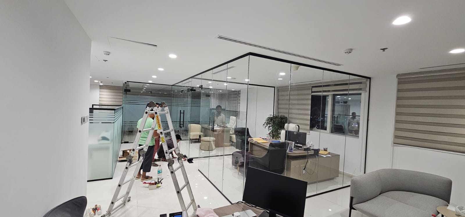 Glass Partition - Photo 1