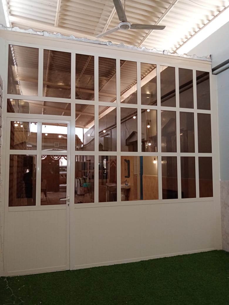 Glass Partition - Photo 3