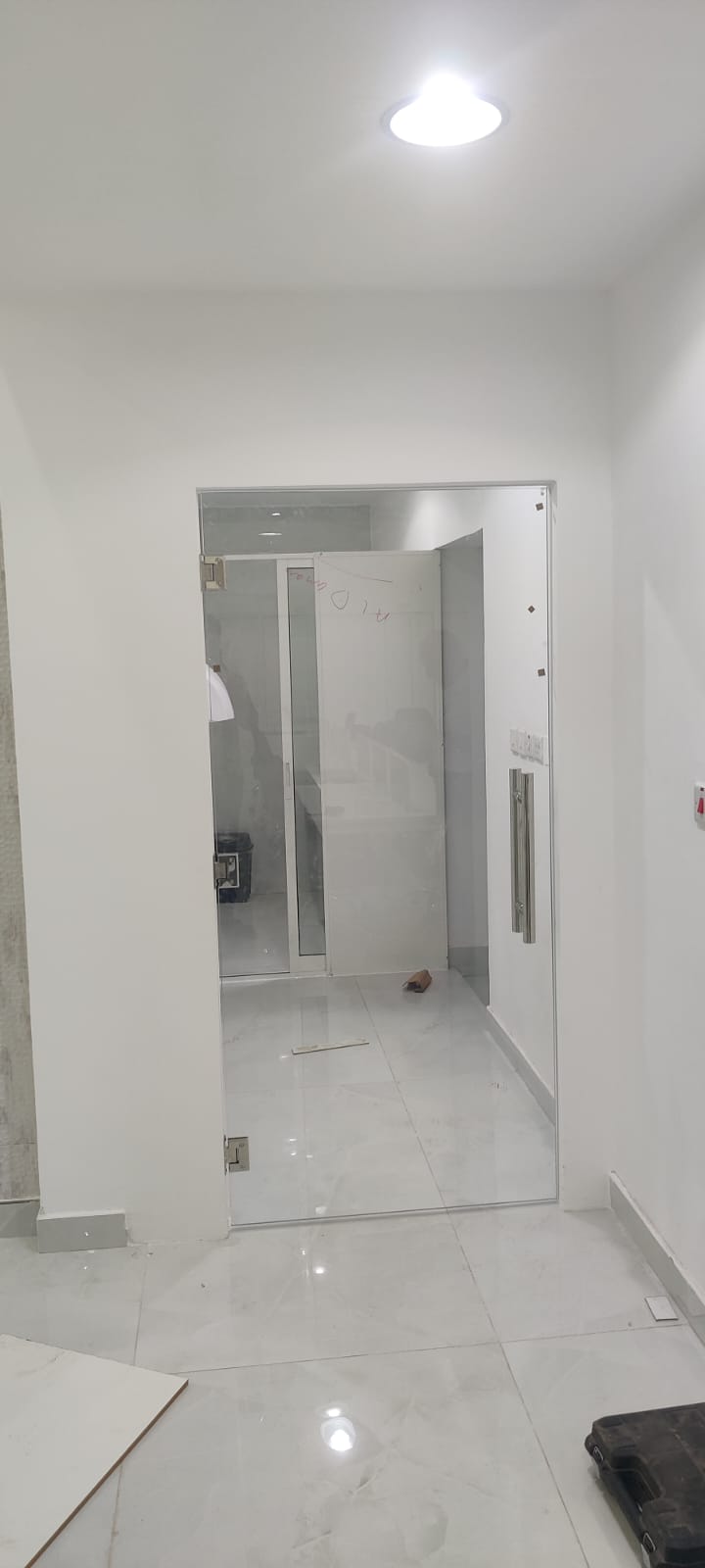 Glass Partition - Photo 5